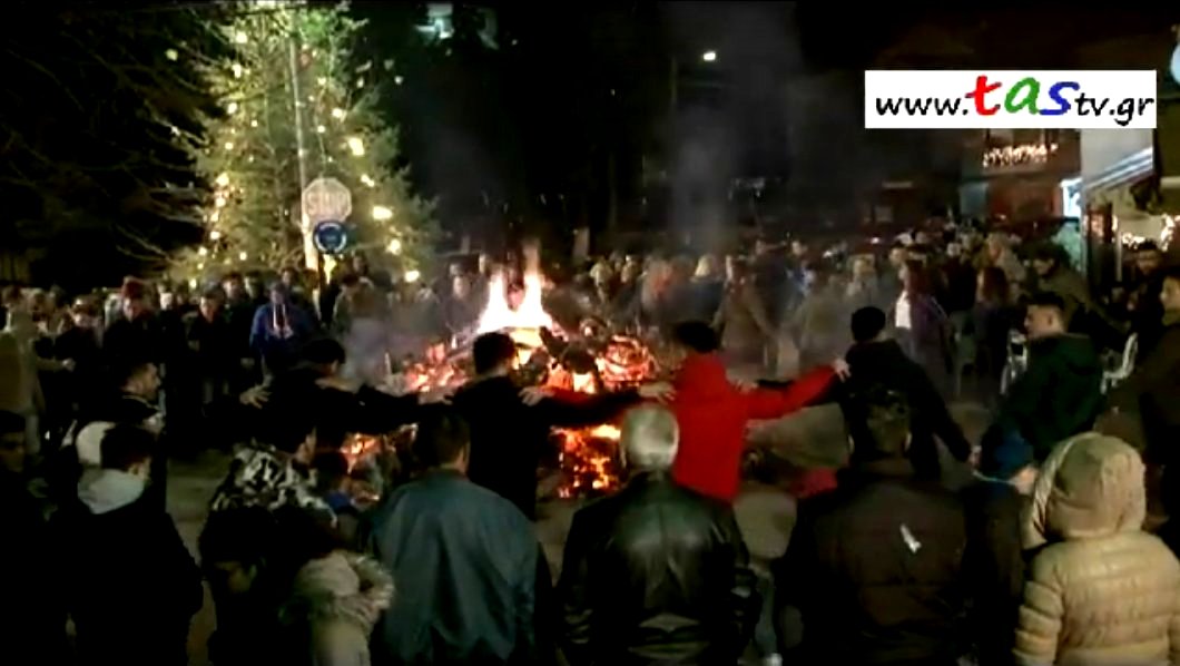 ΦΩΤΙΕΣ ΚΑΙ ΤΟ ΕΘΙΜΟ "ΚΟΛΙΝΤΑ ΜΠΑΜΠΩ ΣΤΟΝ ΑΓΡΑ ΚΑΙ ΤΟ ...